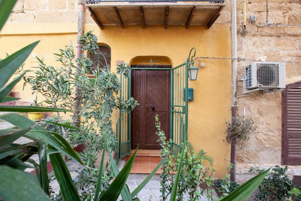 Апартаменты La Sedia Rossa Historical Centre Агридженто Экстерьер фото